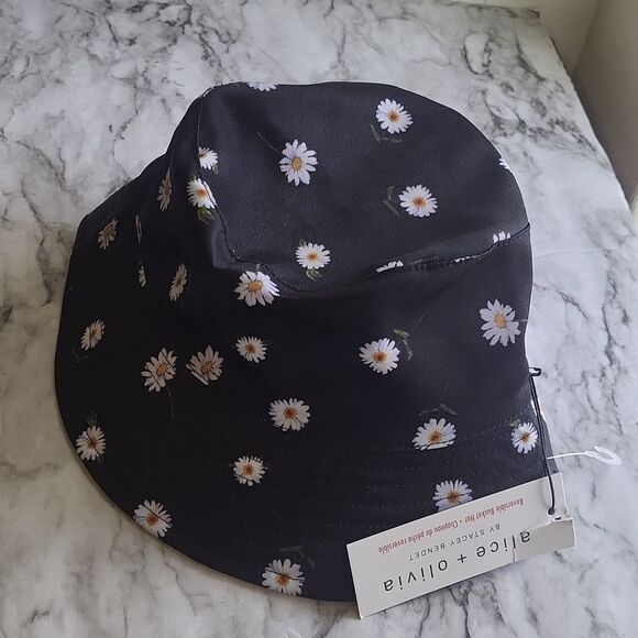 NWT Alice & Olivia Daisy Bucket Hat Reversible Fabric - Picture 1 of 13